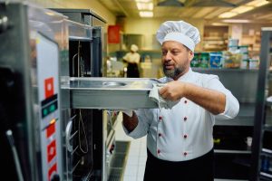 Four professionnel en cuisine : bien l'adapter à son activité